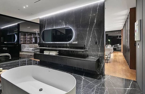 This-16500000-Stunning-Home-in-The-Highly-Coveted-Hills-of-Bel-Air-has-An-Automotive-Inspired-Intelligible-Shell-16
