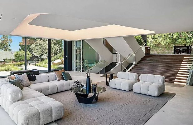 This-16500000-Stunning-Home-in-The-Highly-Coveted-Hills-of-Bel-Air-has-An-Automotive-Inspired-Intelligible-Shell-19