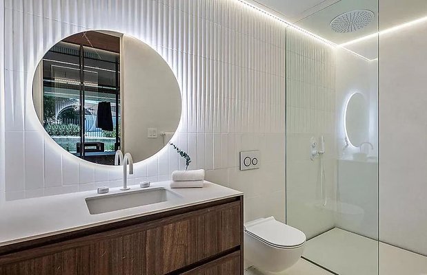This-16500000-Stunning-Home-in-The-Highly-Coveted-Hills-of-Bel-Air-has-An-Automotive-Inspired-Intelligible-Shell-32