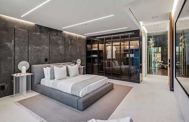 This-16500000-Stunning-Home-in-The-Highly-Coveted-Hills-of-Bel-Air-has-An-Automotive-Inspired-Intelligible-Shell-18