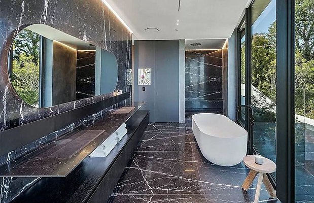 This-16500000-Stunning-Home-in-The-Highly-Coveted-Hills-of-Bel-Air-has-An-Automotive-Inspired-Intelligible-Shell-14