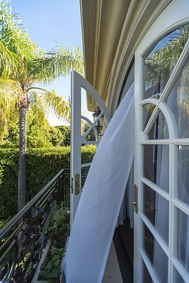 13568 balcony 5