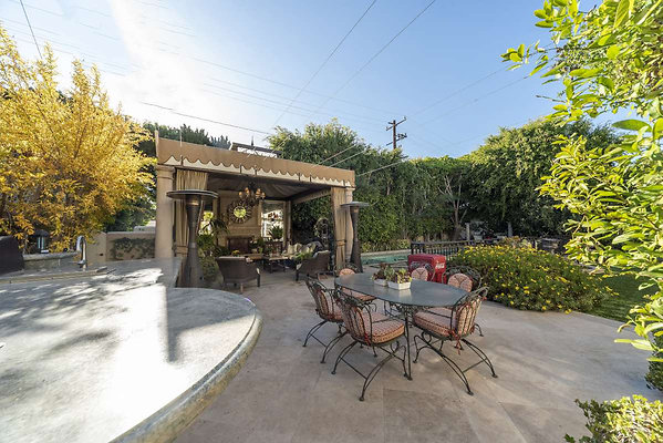13568 patio 7