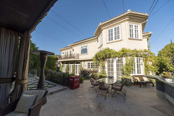 13568 patio 9