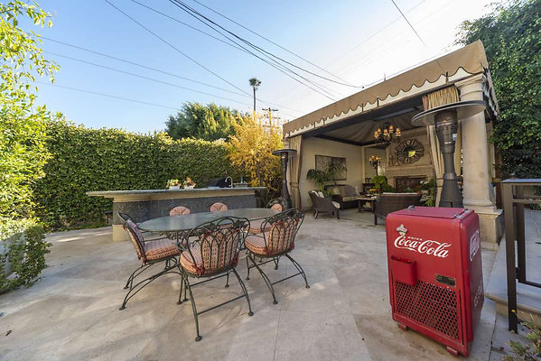 13568 patio 6