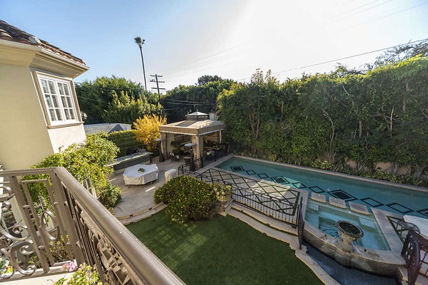 13568 balcony 2