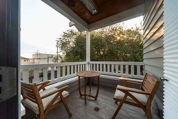 13964 balcony 1