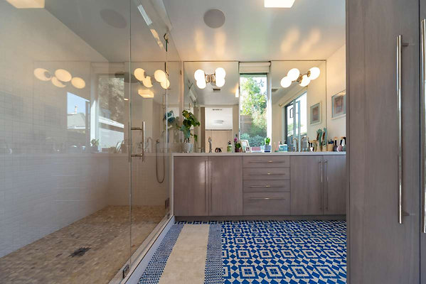12596 bath 1