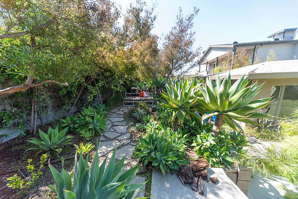 12748 garden 1
