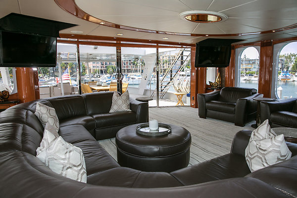 upper-deck-salon-3