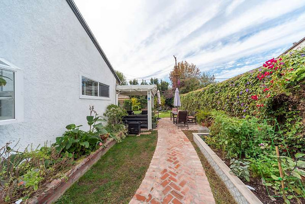 12566 garden 1
