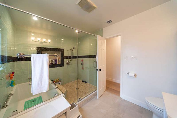 12566 bath 2