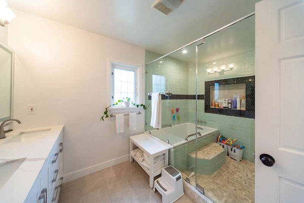 12566 bath 1