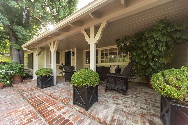 13557 porch 1