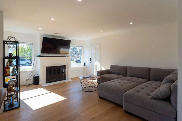 13089 living 1