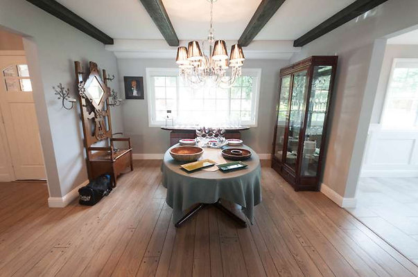 10758 dining 1