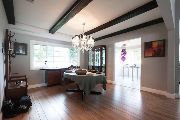 10758 dining 4