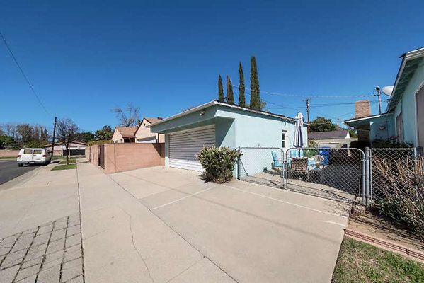 10913 garage 5