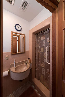 10913 bath 2