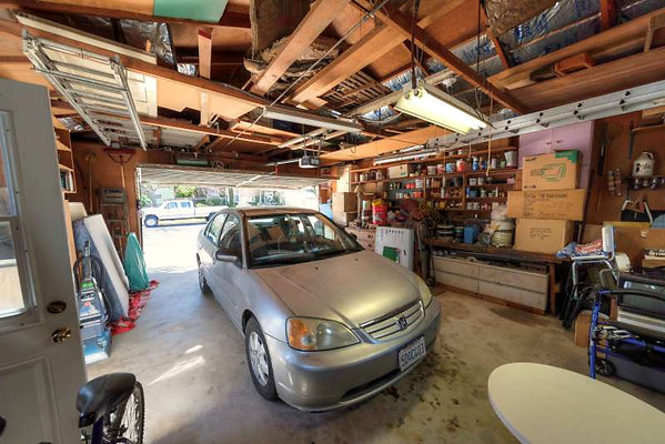 10913 garage 1