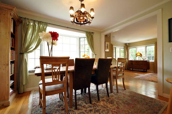 8793 dining 1