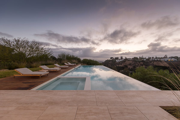 UNIVERSAL-A984-EN-126