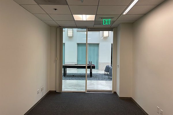 10635SantaMonicaBlvd160WSte0002