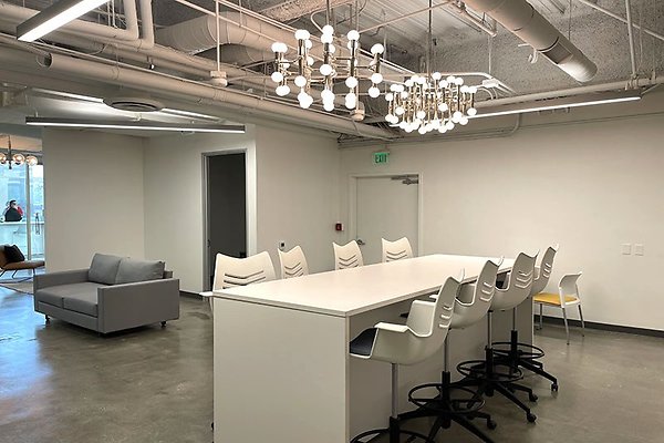 10635SantaMonicaBlvd145WSte0018