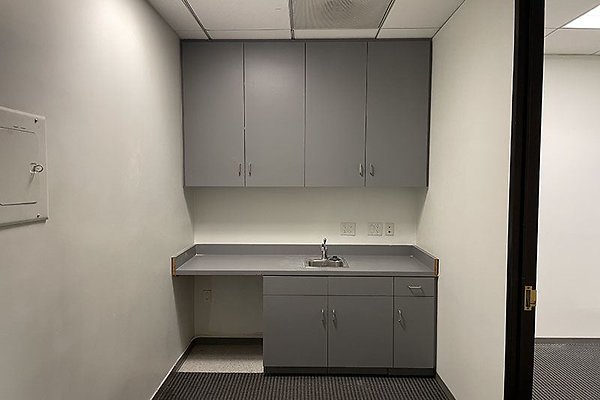 10635SantaMonicaBlvd160WSte0006