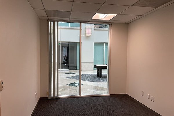 10635SantaMonicaBlvd160WSte0012