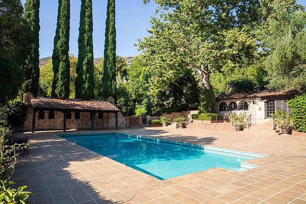 Sittingbull Pool Wide