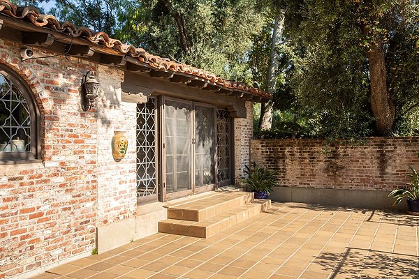 Sittingbull Pool Patio