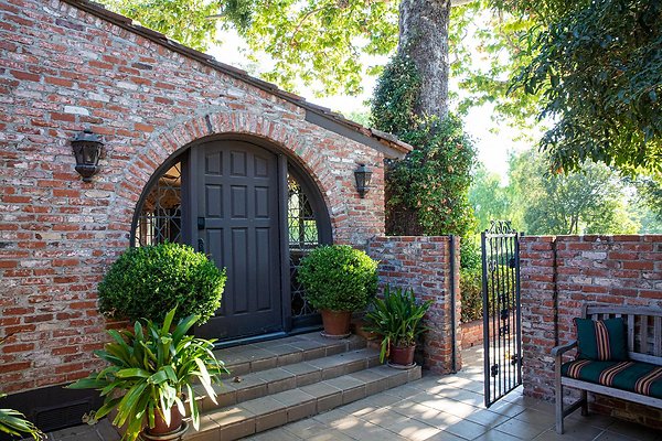 Sittingbull Front Entrance(1)
