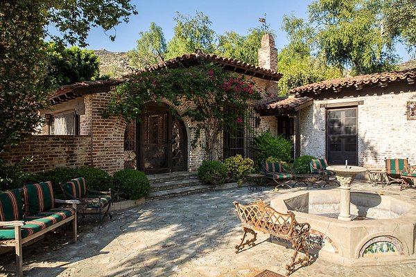 Sittingbull Pool Patio Side(1)