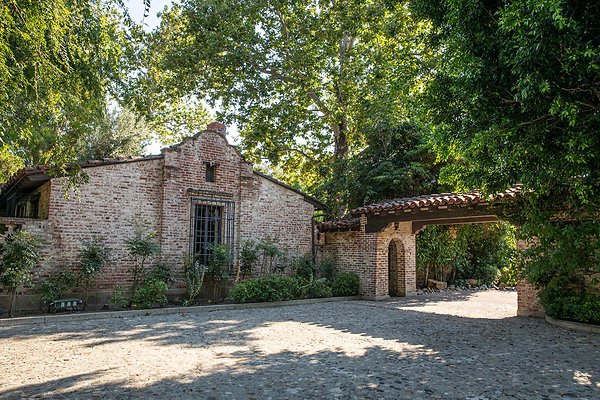 Sittingbull House Side