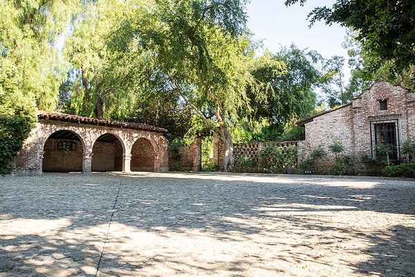 Sittingbull House &amp; Cobblestone Brick Garage