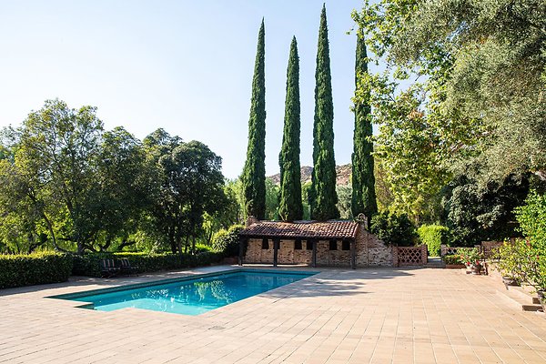 Sittingbull Pool Wide(2)