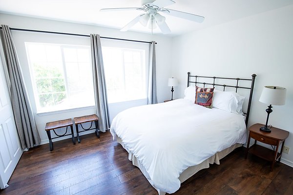 Townhome D1 Upstairs Bedroom #2-1