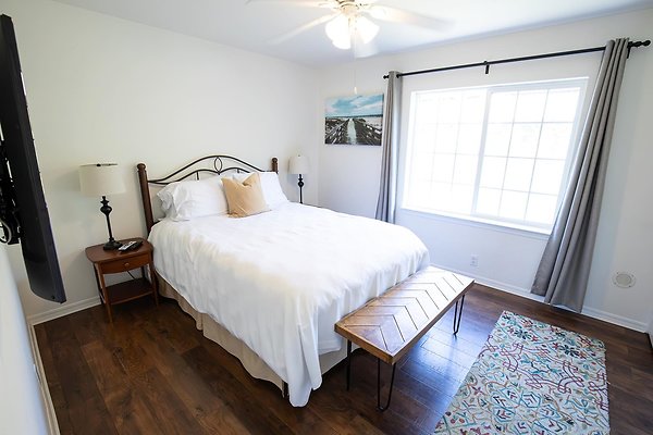 Townhome D1 Upstairs Bedroom #1-1