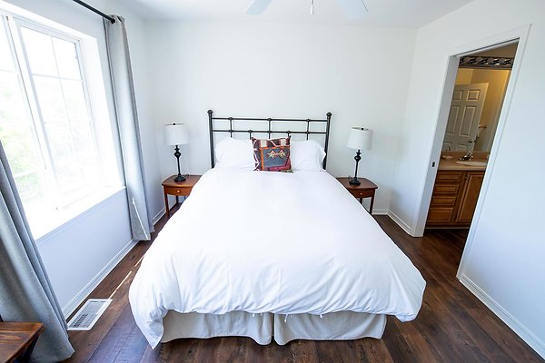 Townhome D1 Upstairs Bedroom #2-2