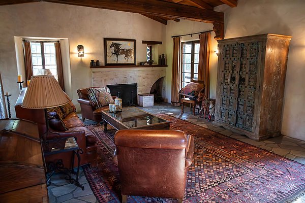 Sittingbull Living Room Large(3)