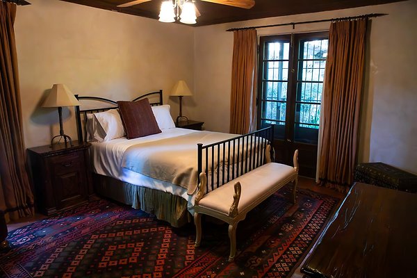 Sittingbull Bedroom #1(1)