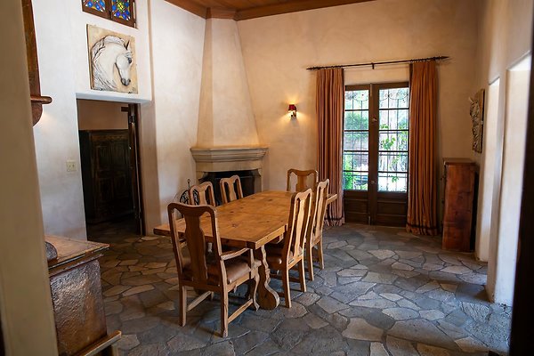 Sittingbull Dining Room(2)