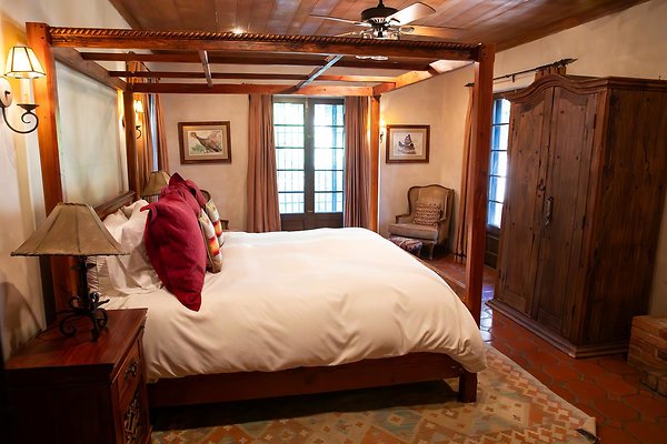 Sittingbull Bedroom #2(2)