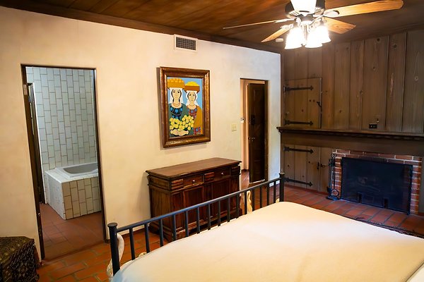 Sittingbull Bedroom #1(2)