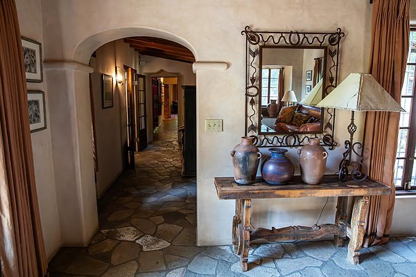 Sittingbull Living Room Large &amp; Hallway