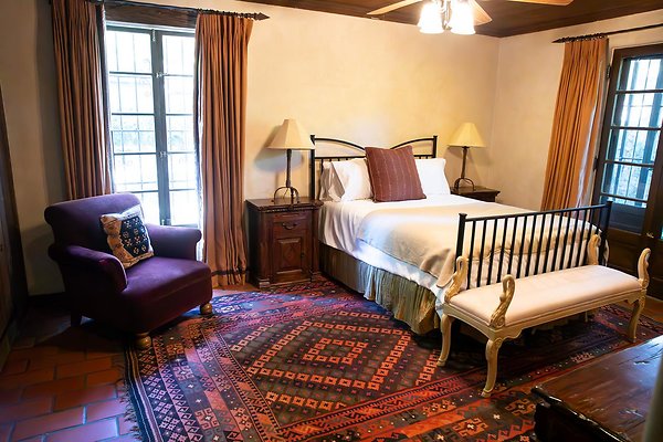 Sittingbull Bedroom #1