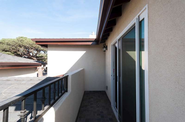 10835 balcony 3