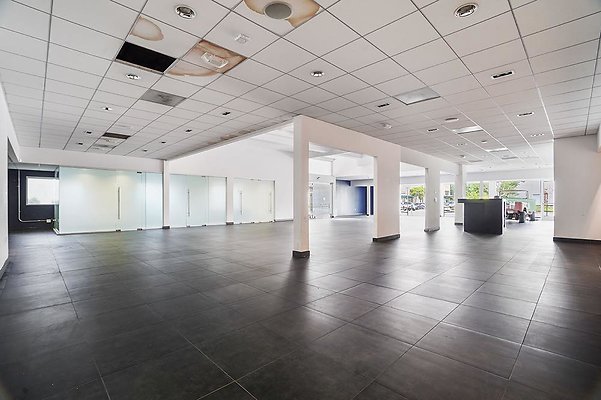 KL 21326-WoodlandHills-024