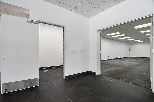 KL 21326-WoodlandHills-025